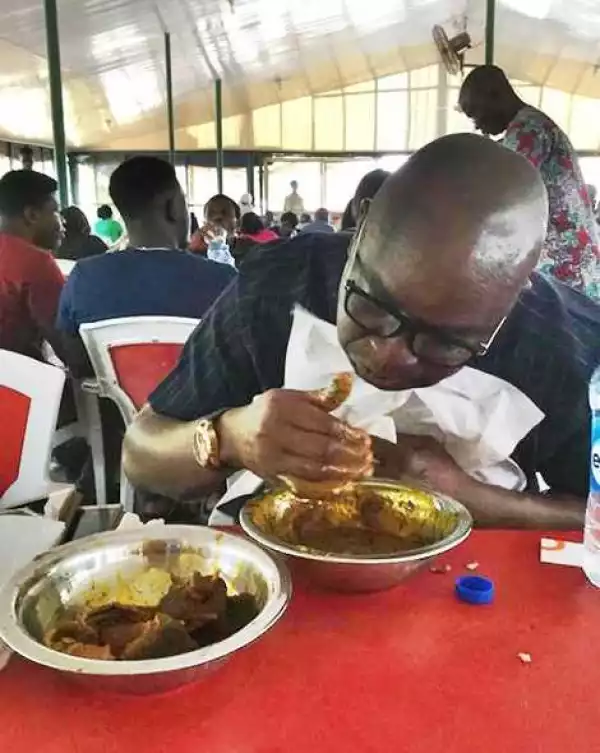 Gov. Fayose Spotted Demolishing a Plate of Amala with Gbegiri at Iya Oyo Food Joint in Abuja (Photos)